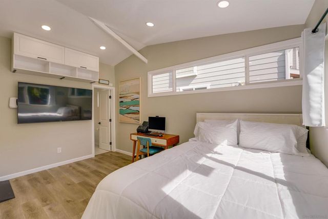 1404 Thomas Ave, San Diego, CA 92109