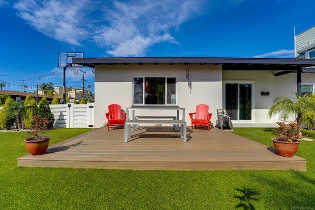 1404 Thomas Ave, San Diego, CA 92109