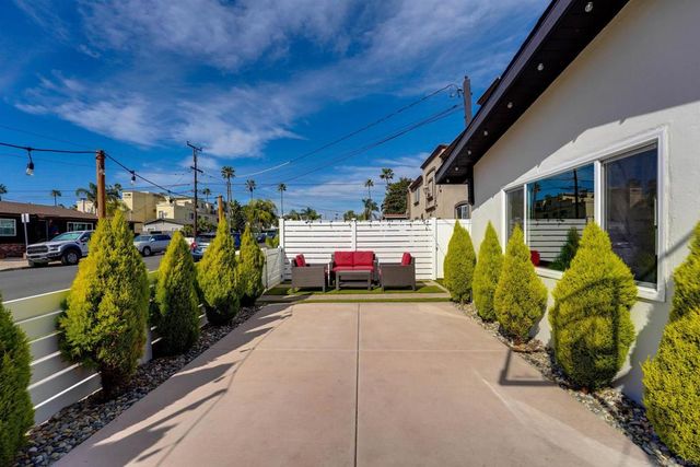 1404 Thomas Ave, San Diego, CA 92109