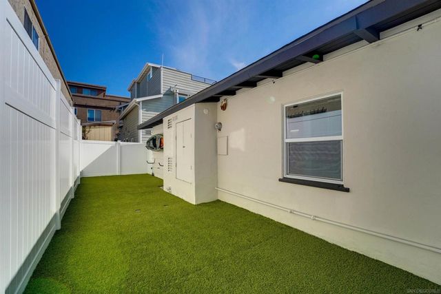 1404 Thomas Ave, San Diego, CA 92109