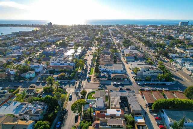 1404 Thomas Ave, San Diego, CA 92109