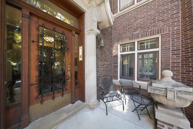 425 Greenwood Street 1E, Evanston, IL 60201