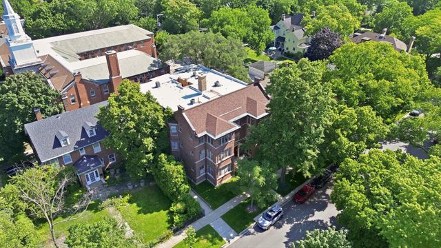 425 Greenwood Street 1E, Evanston, IL 60201