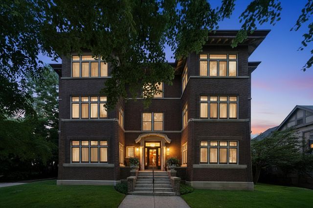 425 Greenwood Street 1E, Evanston, IL 60201