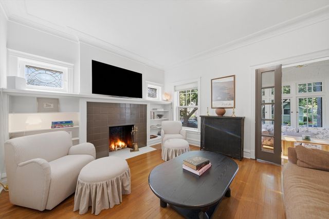 425 Greenwood Street 1E, Evanston, IL 60201