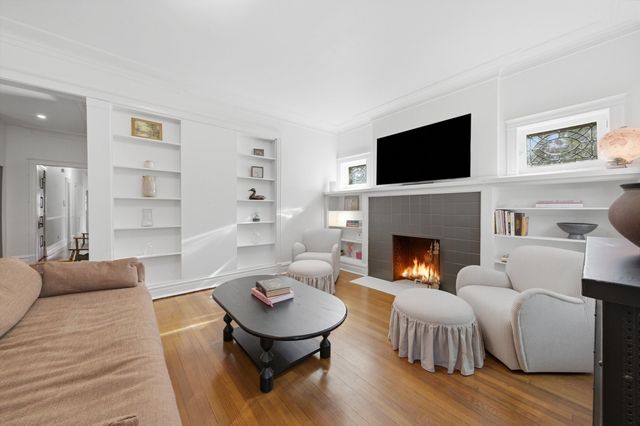 425 Greenwood Street 1E, Evanston, IL 60201