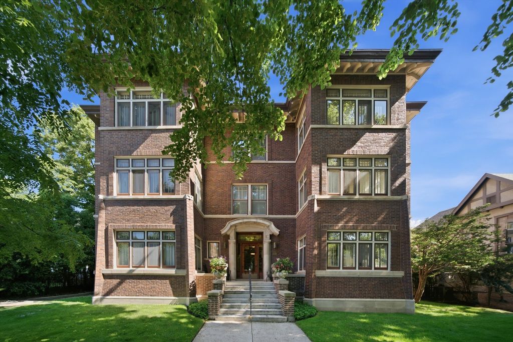 425 Greenwood Street 1E, Evanston, IL 60201