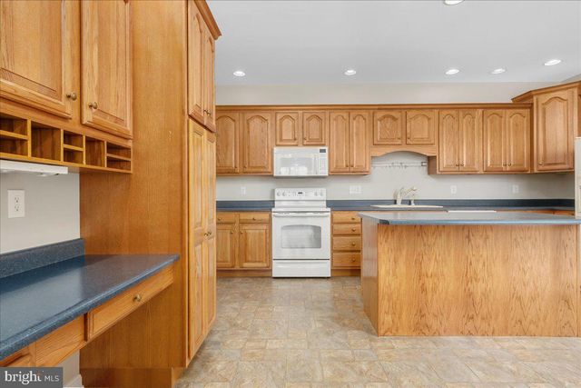 1845 MERIDIAN DR, Hagerstown, MD 21742