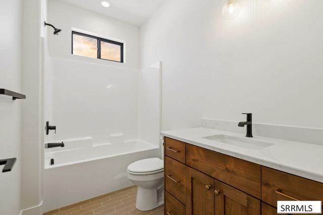 32 N Hemlock Lane, Rigby, ID 83442