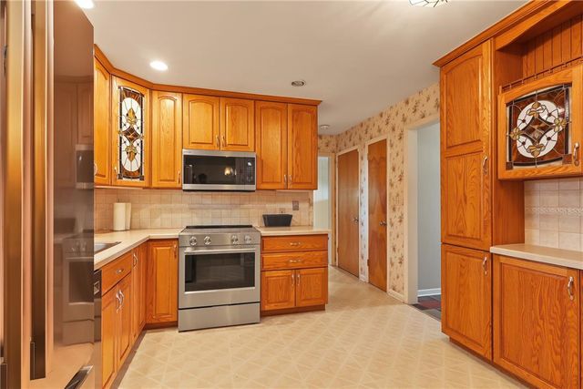 1304 Dalehurst Drive, Bethlehem City, PA 18018