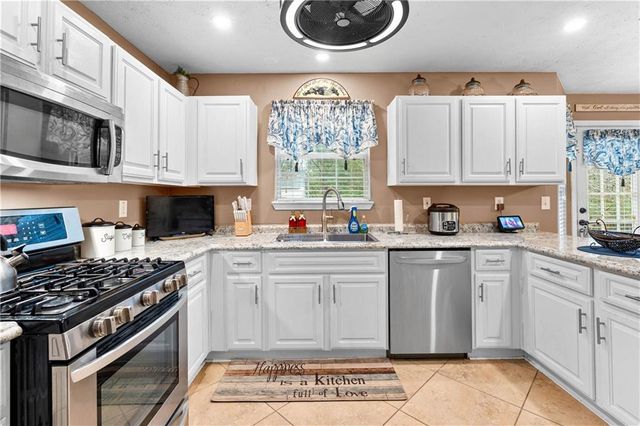 1380 Pebble Beach Lane, Hampton, GA 30228