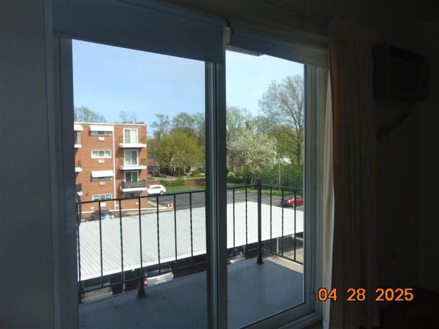 2915 W 13 Mile Road 308, Royal Oak, MI 48073