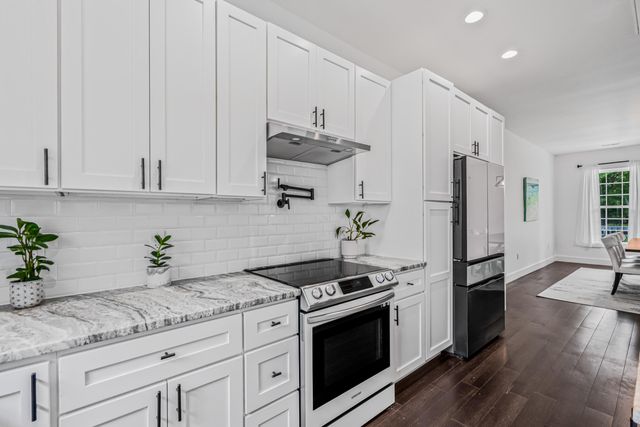 5681 Captain Kidd Road, Hollywood, SC 29449