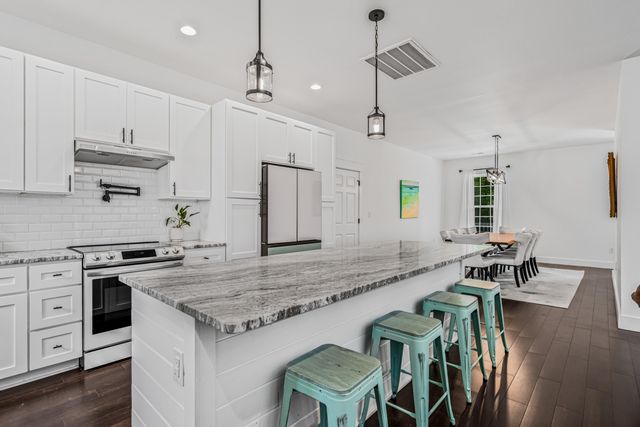 5681 Captain Kidd Road, Hollywood, SC 29449
