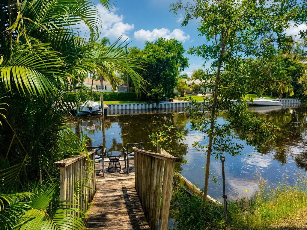 2452 Waterside Drive, Lake Worth, FL 33461