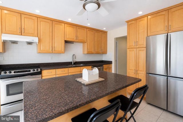 2884 GLENORA LN, Rockville, MD 20850