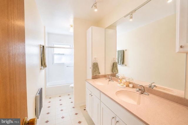 2884 GLENORA LN, Rockville, MD 20850