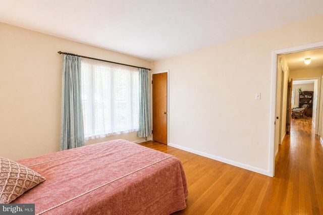 2884 GLENORA LN, Rockville, MD 20850