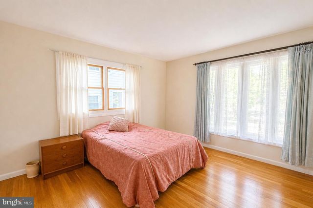 2884 GLENORA LN, Rockville, MD 20850