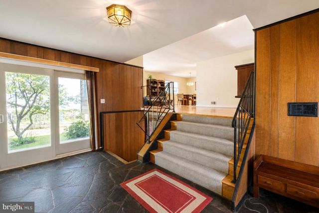 2884 GLENORA LN, Rockville, MD 20850