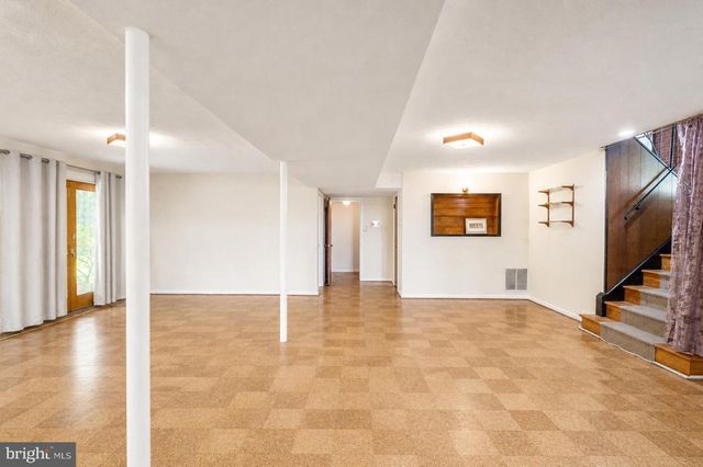 2884 GLENORA LN, Rockville, MD 20850