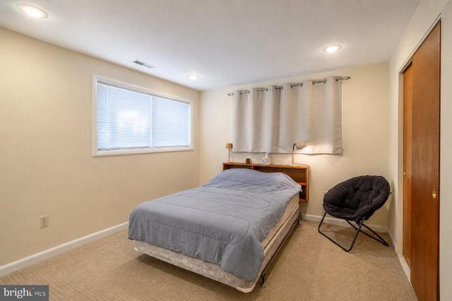 2884 GLENORA LN, Rockville, MD 20850
