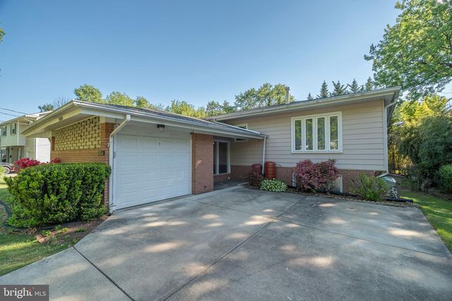 2884 GLENORA LN, Rockville, MD 20850