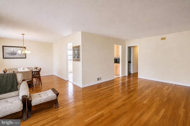 2884 GLENORA LN, Rockville, MD 20850