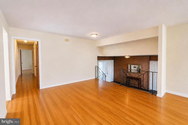 2884 GLENORA LN, Rockville, MD 20850