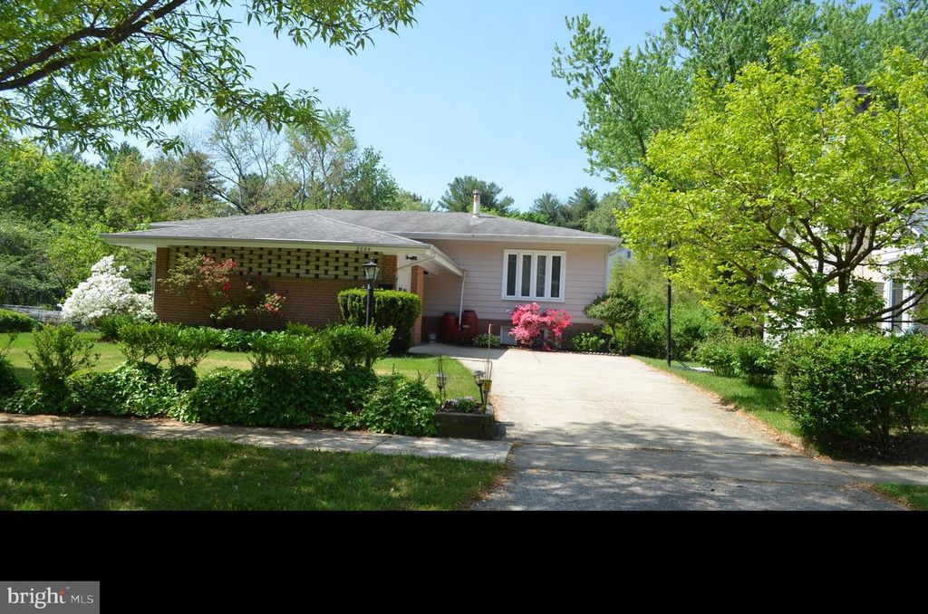 2884 GLENORA LN, Rockville, MD 20850