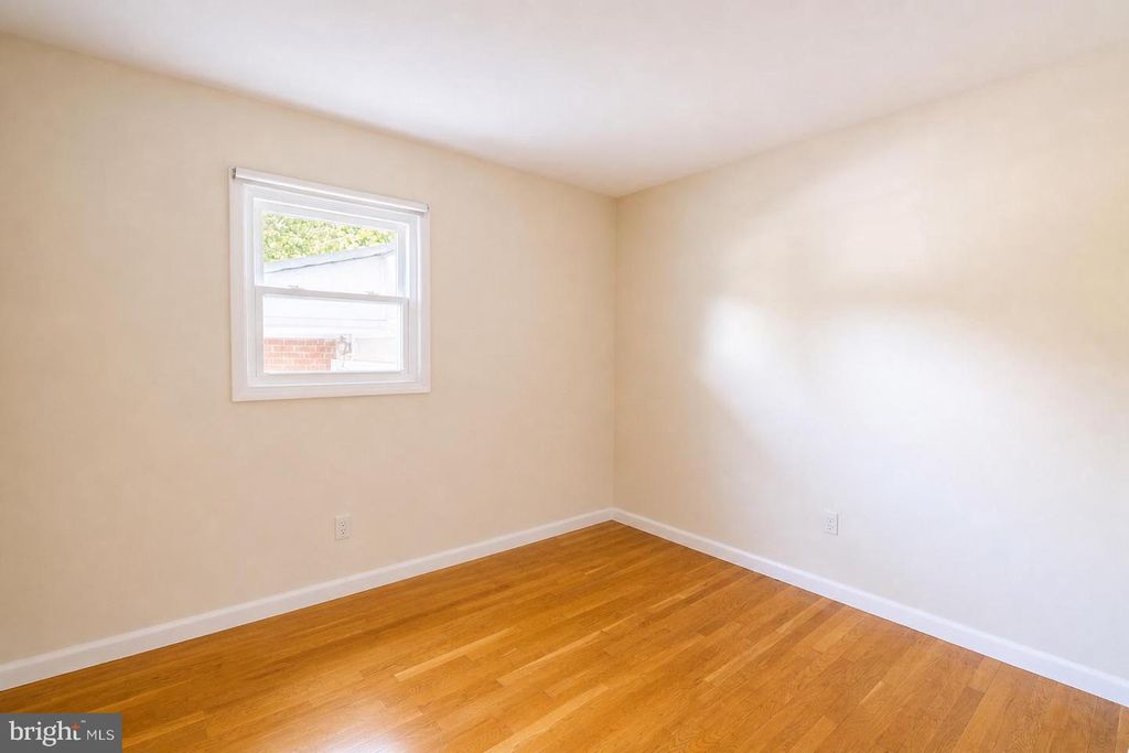 Image 19 of property listing at 2884 GLENORA LN, Rockville, MD 20850