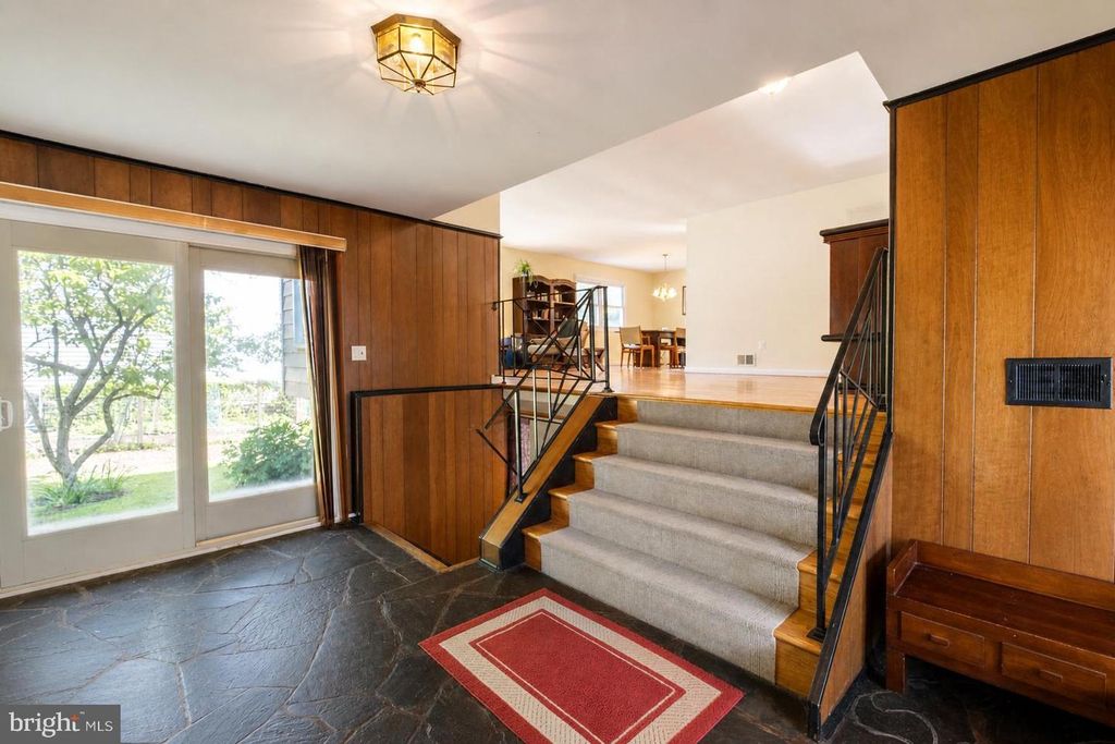 Image 2 of property listing at 2884 GLENORA LN, Rockville, MD 20850