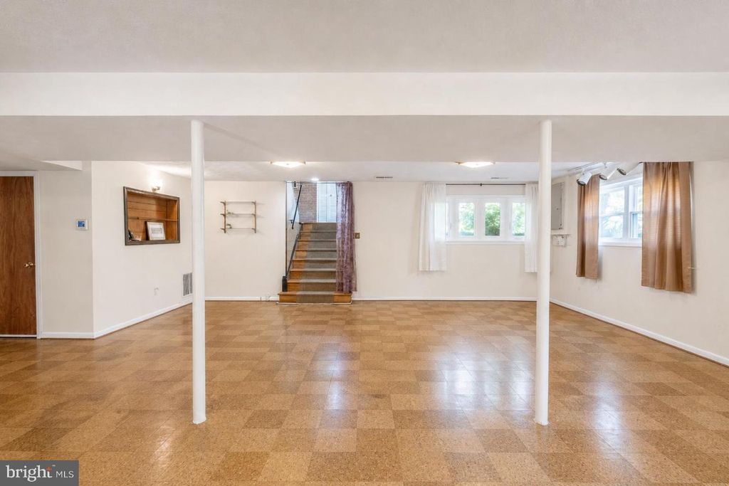 Image 20 of property listing at 2884 GLENORA LN, Rockville, MD 20850