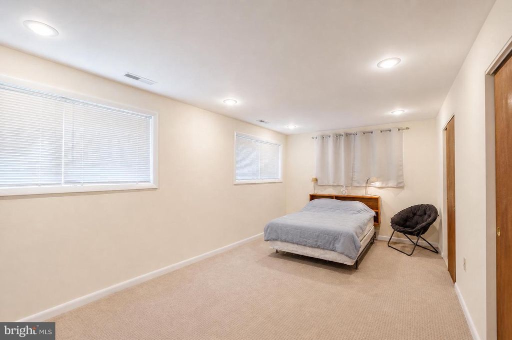 Image 23 of property listing at 2884 GLENORA LN, Rockville, MD 20850