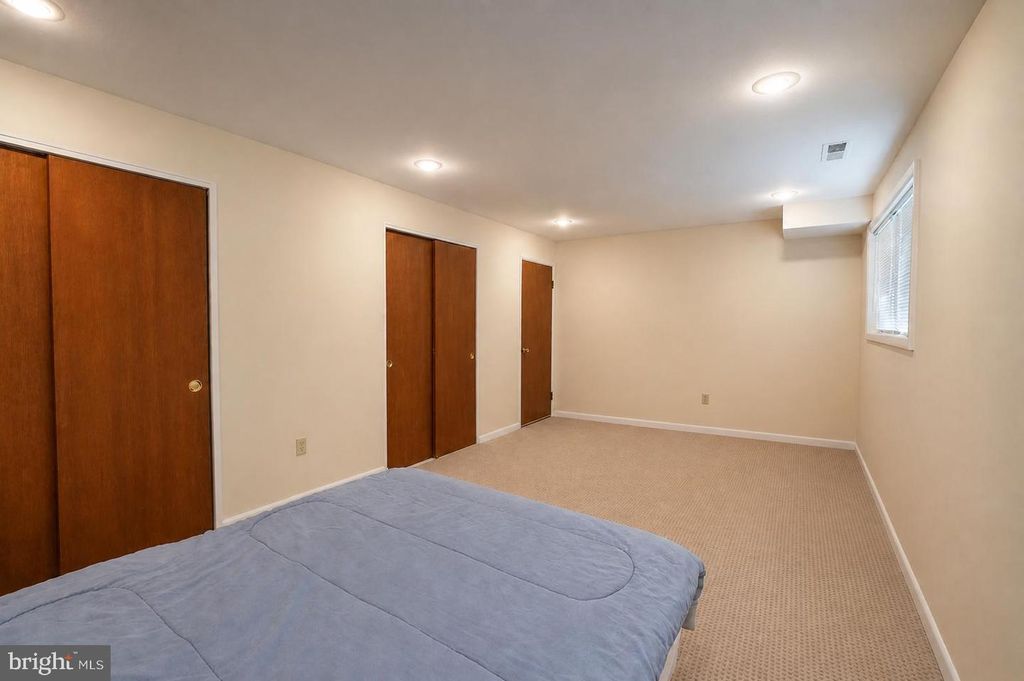 Image 25 of property listing at 2884 GLENORA LN, Rockville, MD 20850