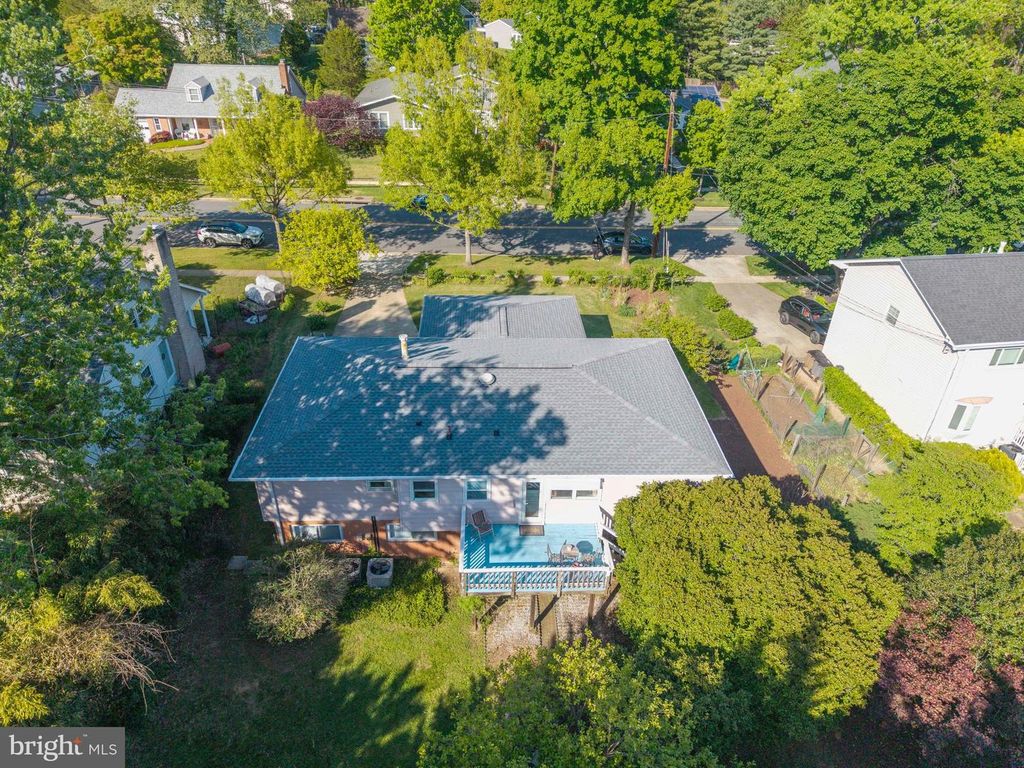 Image 27 of property listing at 2884 GLENORA LN, Rockville, MD 20850
