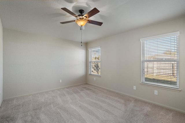 180 Eagle DR, Luling, TX 78648