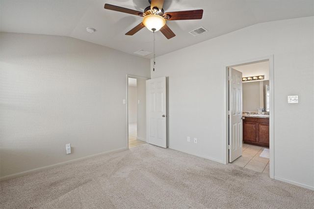 180 Eagle DR, Luling, TX 78648