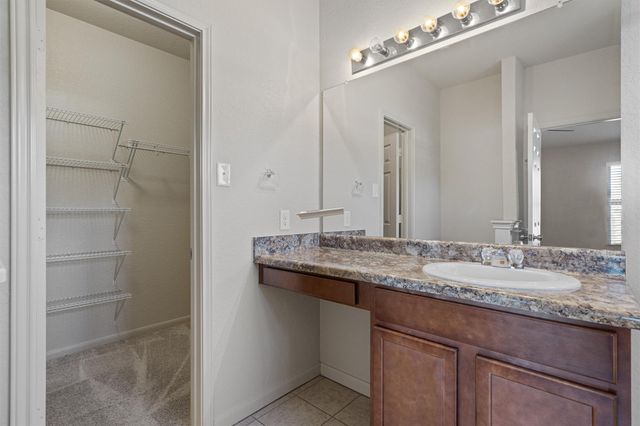 180 Eagle DR, Luling, TX 78648