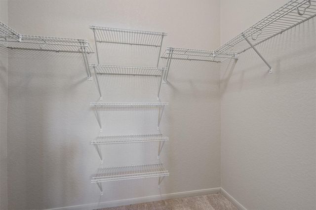 180 Eagle DR, Luling, TX 78648