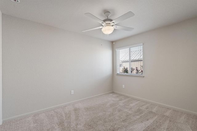 180 Eagle DR, Luling, TX 78648