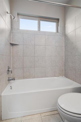 180 Eagle DR, Luling, TX 78648