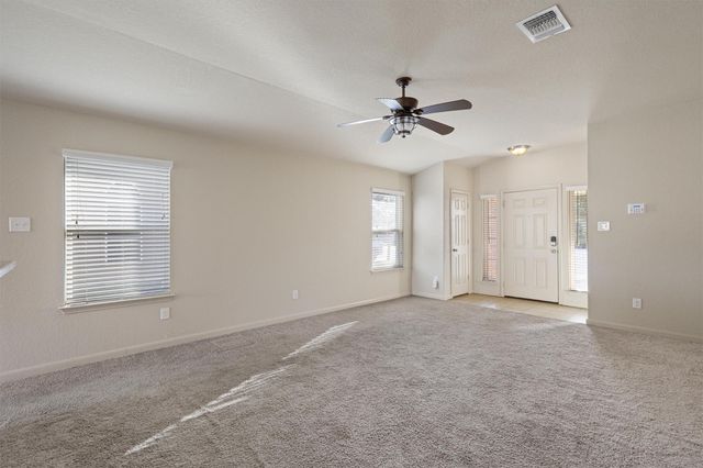 180 Eagle DR, Luling, TX 78648