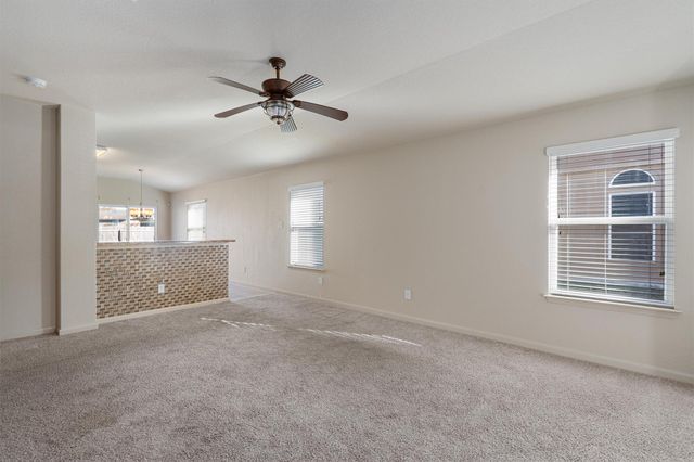 180 Eagle DR, Luling, TX 78648