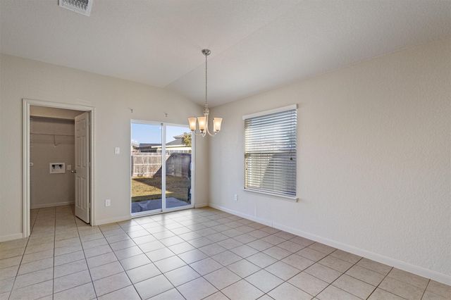 180 Eagle DR, Luling, TX 78648