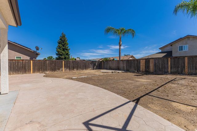 17925 Rodeo Drive, Madera, CA 93638
