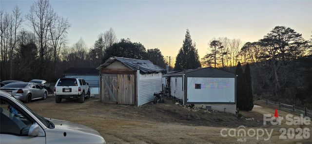 1236 Three Way Lane, Lenoir, NC 28645