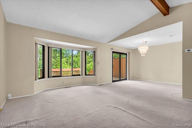 1032 Oak Pointe Drive, Waterford, MI 48327