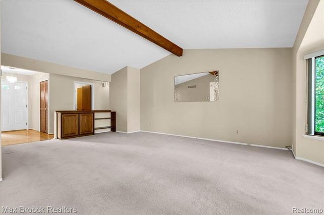 1032 Oak Pointe Drive, Waterford, MI 48327