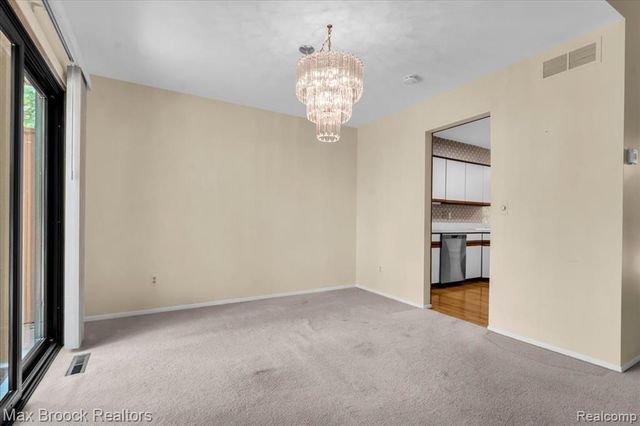 1032 Oak Pointe Drive, Waterford, MI 48327
